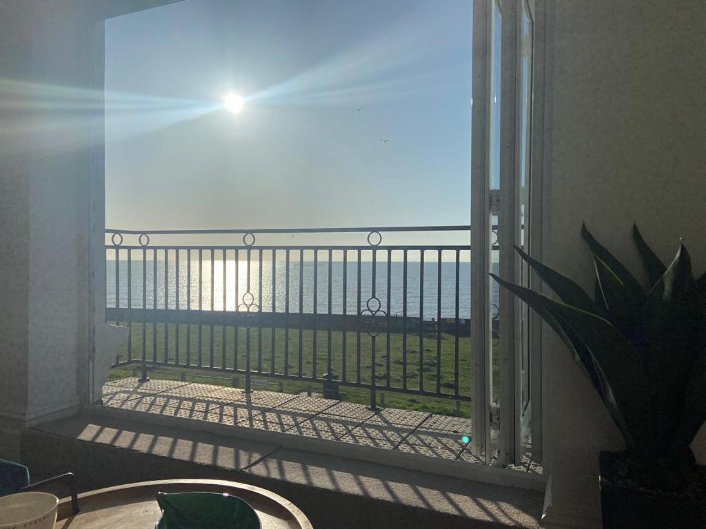 Stunning 2 Bed Apartment With Sea Views Littlestone-on-Sea Eksteriør billede